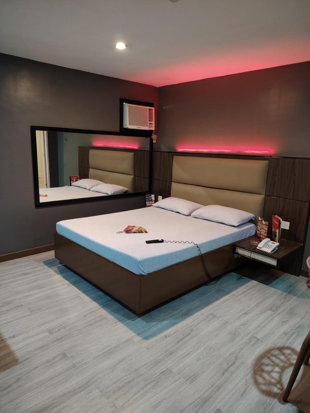 מנילה Hotel Sogo Quirino מראה חיצוני תמונה