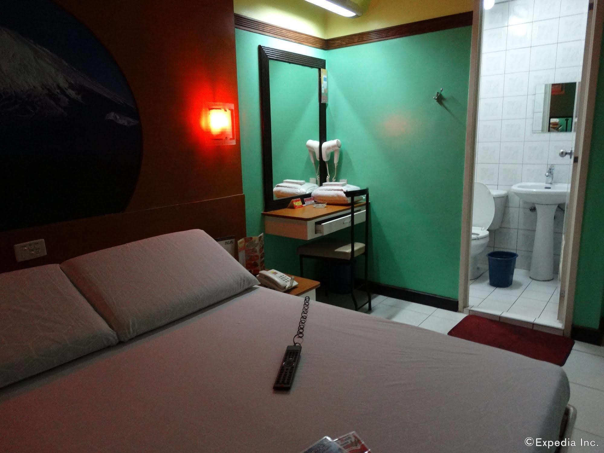 מנילה Hotel Sogo Quirino מראה חיצוני תמונה
