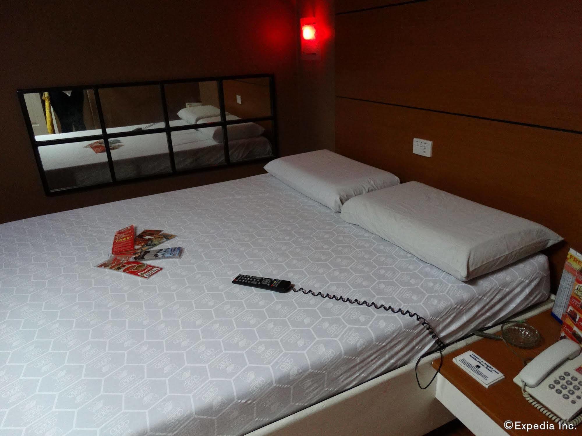 מנילה Hotel Sogo Quirino מראה חיצוני תמונה